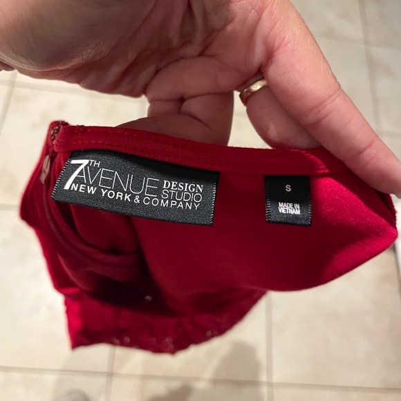 Red dressy women’s tank top in a size small - Picture 3 of 3